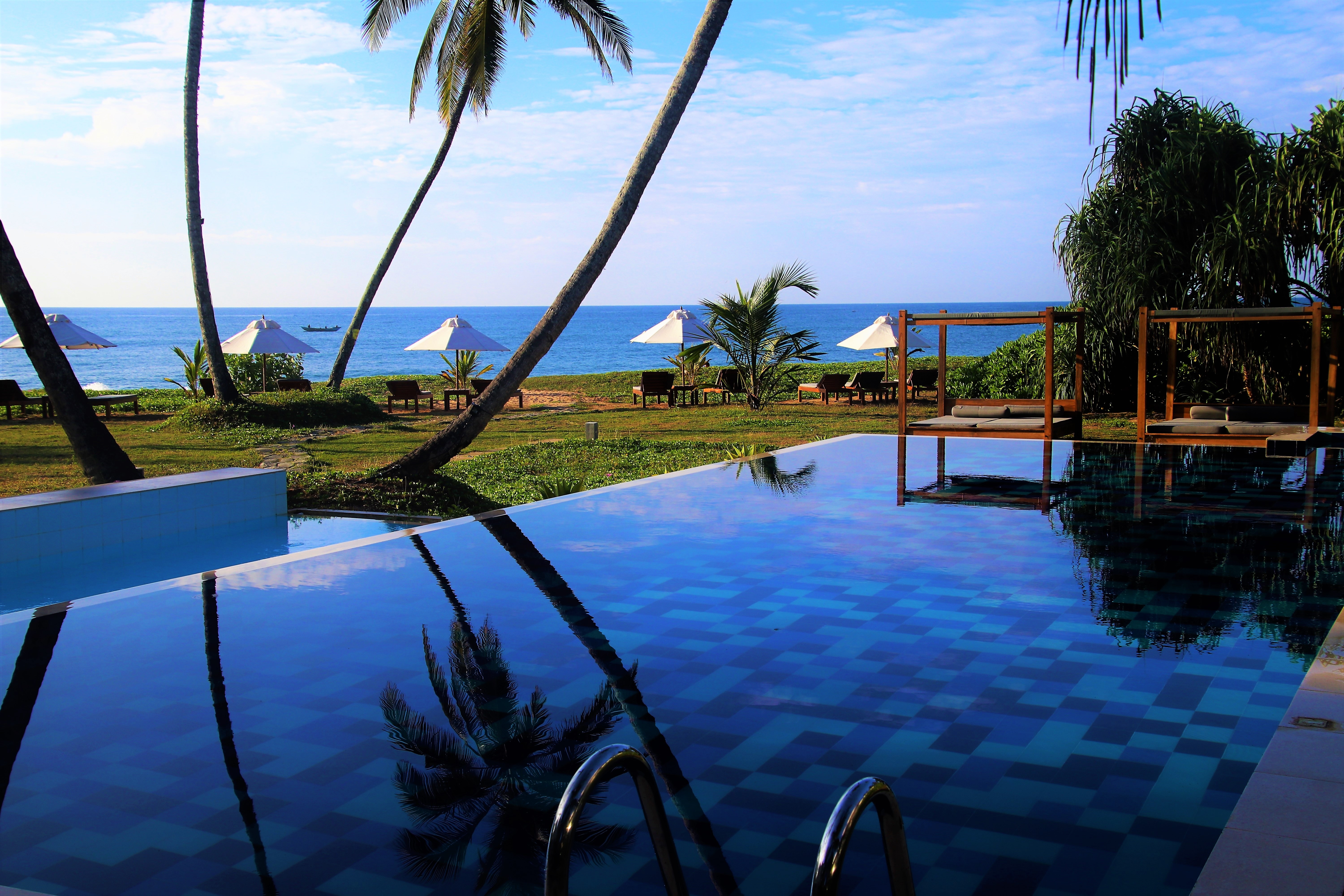 Find The Best Hotel Deals with Mighty Travels Premium